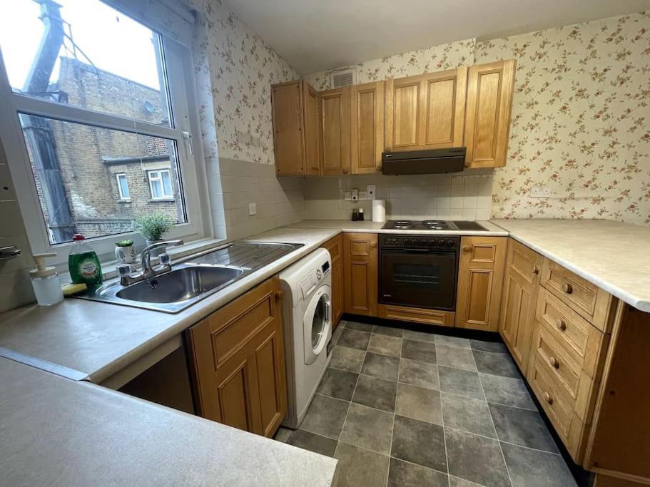 Old School Grandma London Experience ! Apartment Ngoại thất bức ảnh